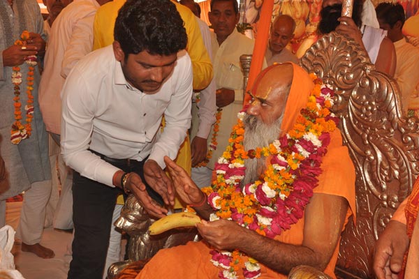  Jagadguru Ramswaroopacharya Ji Maharaj